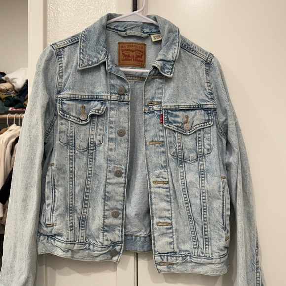 Levi's Blue Denim Trucker Jacket with Contrast Stitching - Picture 1 of 3